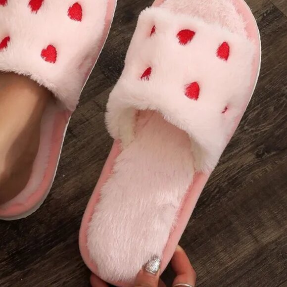 2/$30 Pink Fuzzy Heart Slippers Cozy Plush Indoor Slide Sandals Shoes Women - Picture 4 of 6